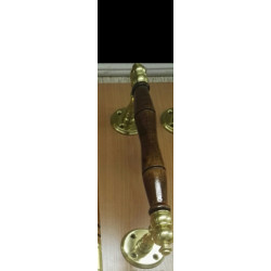 Ручка парадных дверей. Латунь деревянной рукояткой 